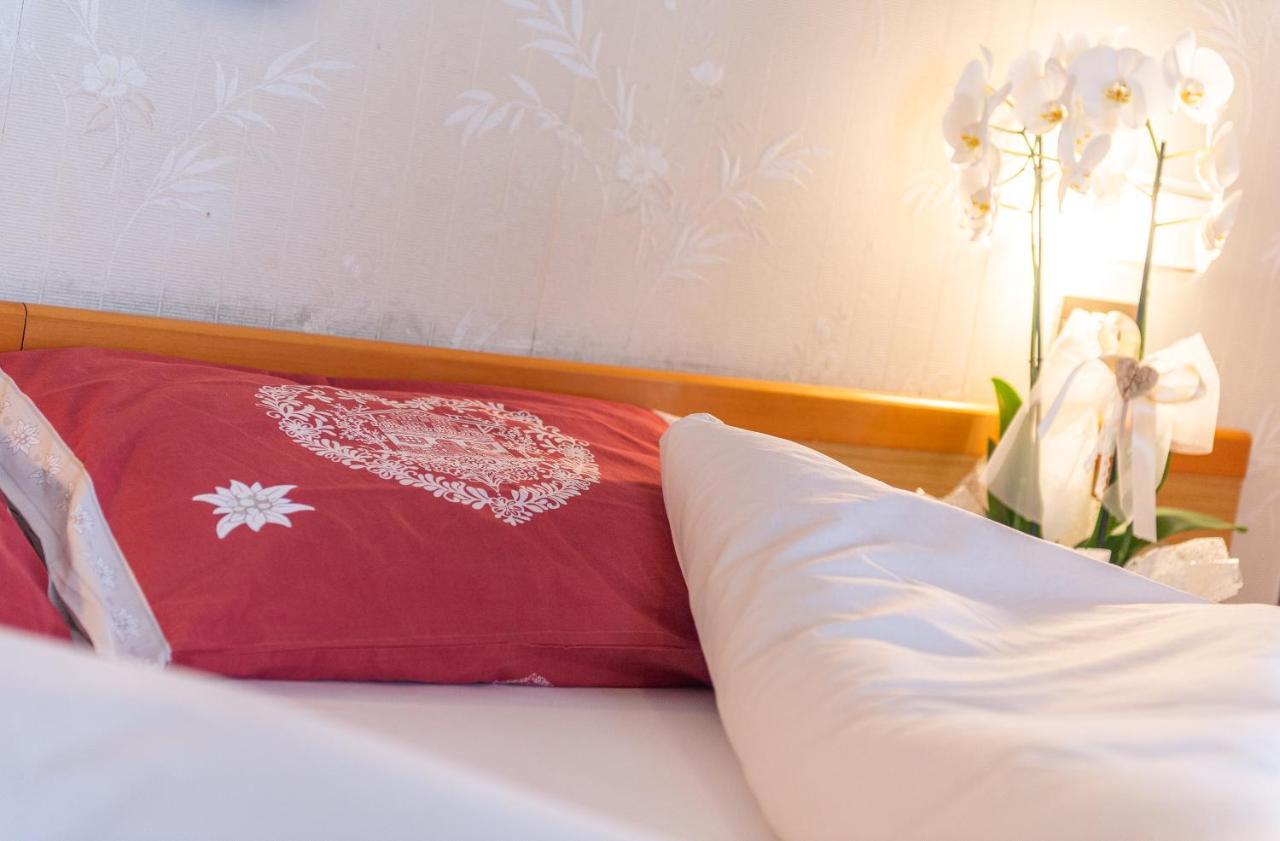 Clara Hotel